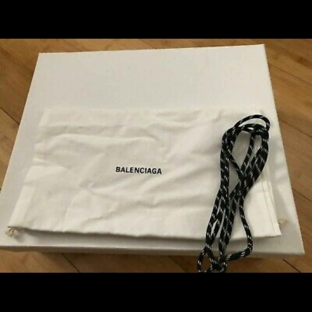 GT Batch Balenciaga Triple S Black White Red - Picture 4 of 8